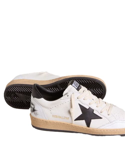 Golden Goose Ball Star Uomo in nappa bianca e stella nera Golden Goose | GMF00117F00377110283